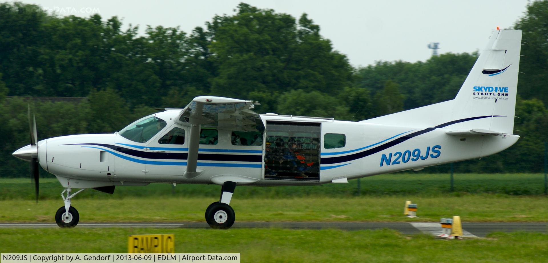 N209JS, 1978 Cessna 208 C/N 20800117, Skydiving Stadtlohn, seen here speeding up on RWY 07 at Marl Loemühle (EDLM)