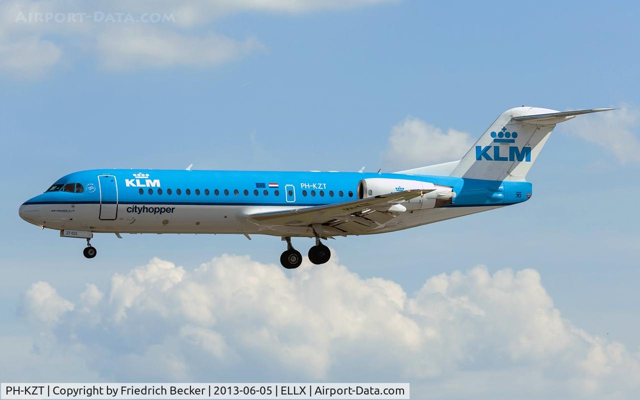 PH-KZT, 1995 Fokker 70 (F-28-0070) C/N 11541, short final RW06