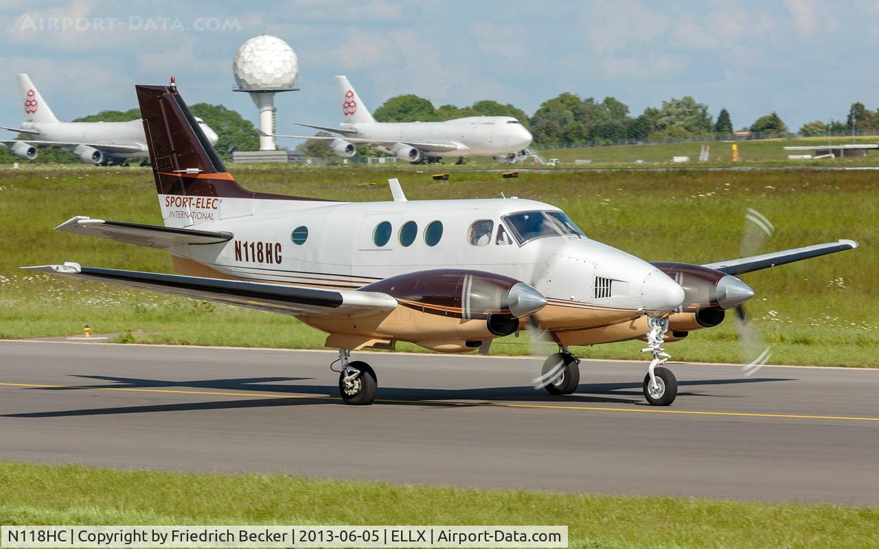 N118HC, Beech C90 King Air C/N LJ-648, taxying to the active