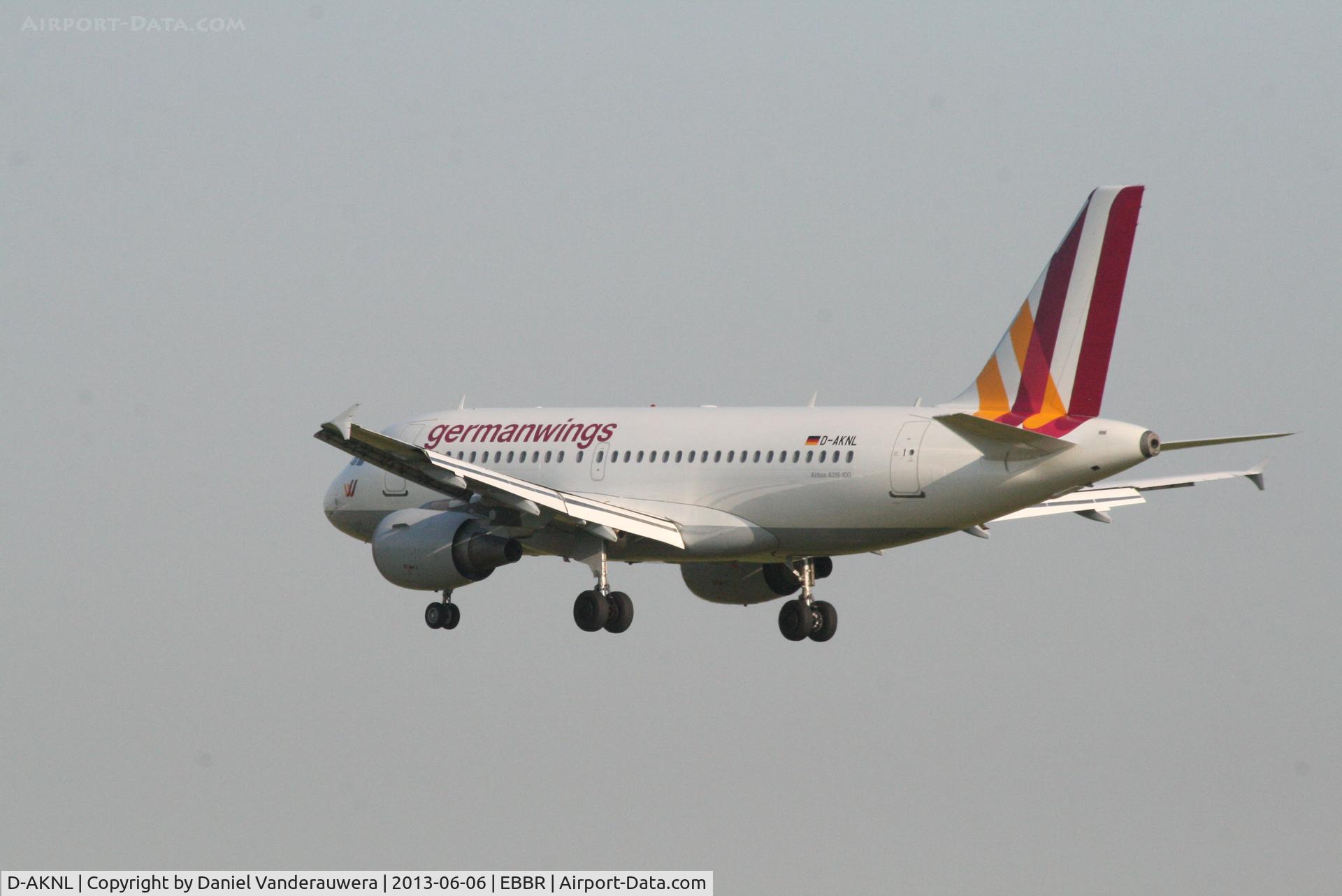 D-AKNL, 1999 Airbus A319-112 C/N 1084, Flight 4U2160 is descending to RWY 25L