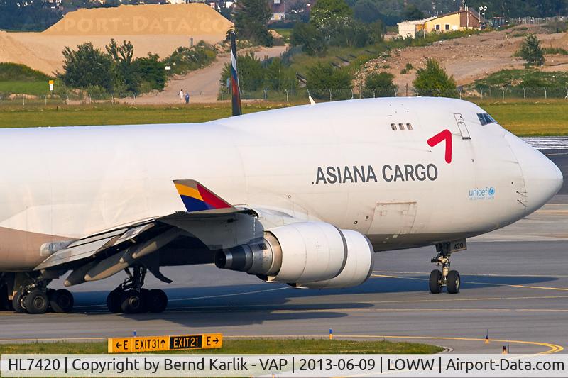 HL7420, 1995 Boeing 747-48EF (SCD) C/N 25783, LOWW/VIE