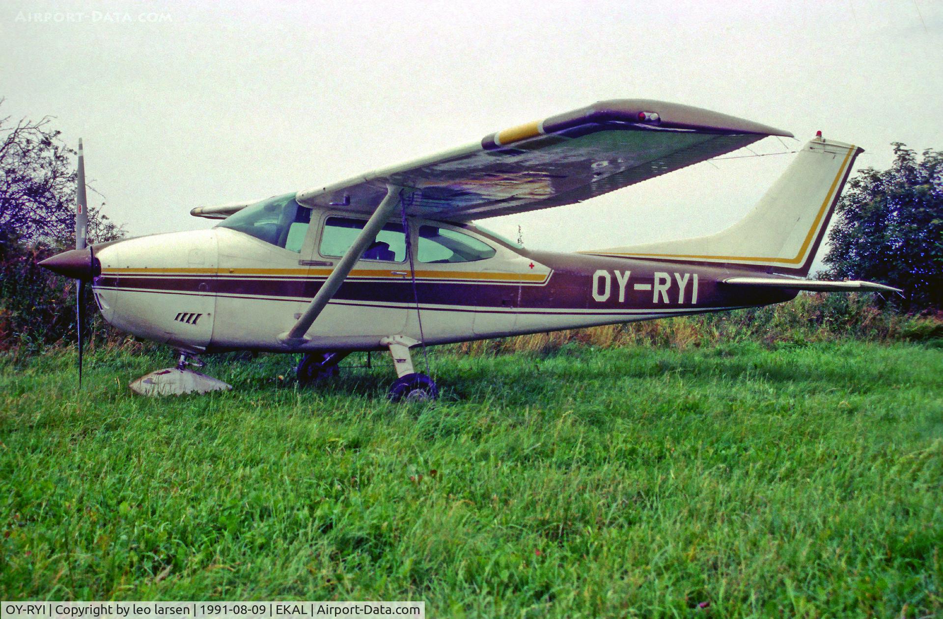 OY-RYI, 1973 Cessna 182P Skylane Skylane C/N 18261811, Allerød Denmark 9.8.91