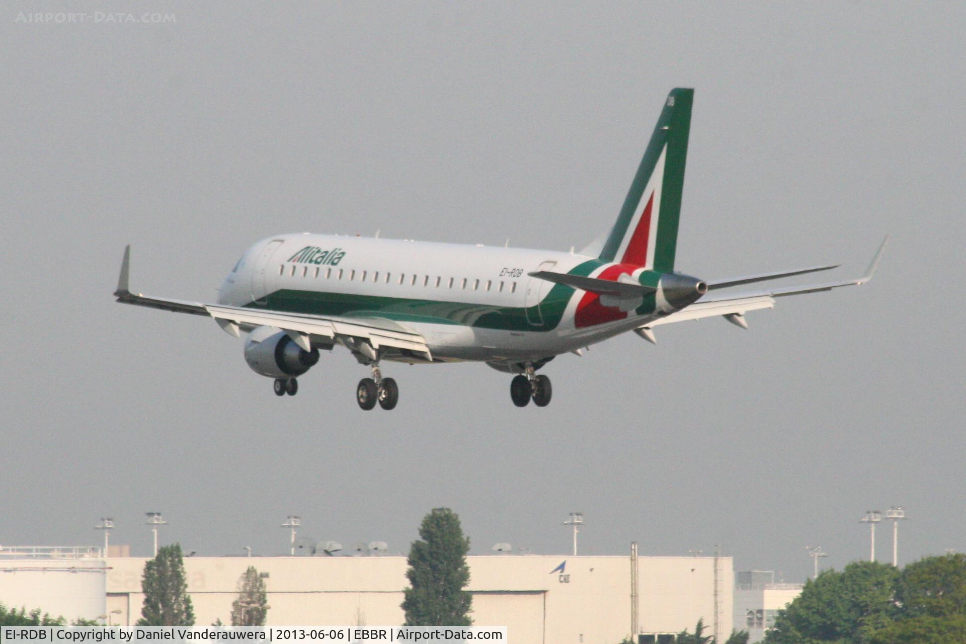 EI-RDB, 2011 Embraer 175LR (ERJ-170-200LR) C/N 17000331, Flight AZ148 is descending to RWY 25L