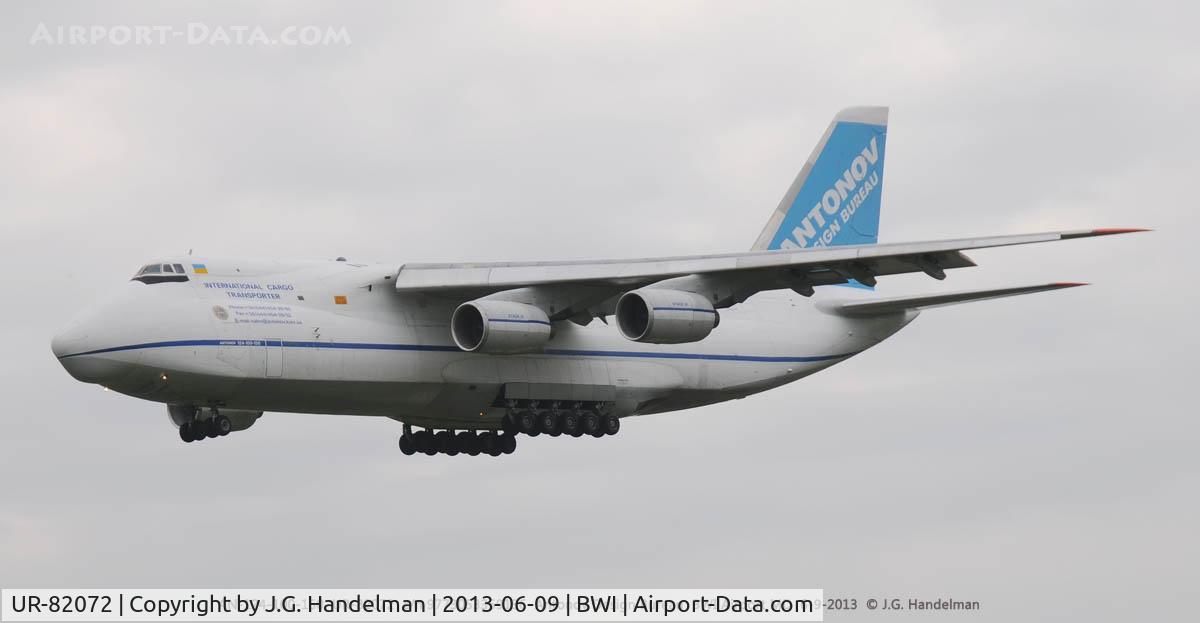 UR-82072, 1993 Antonov An-124-100 Ruslan C/N 9773053359136, final approach to 33L