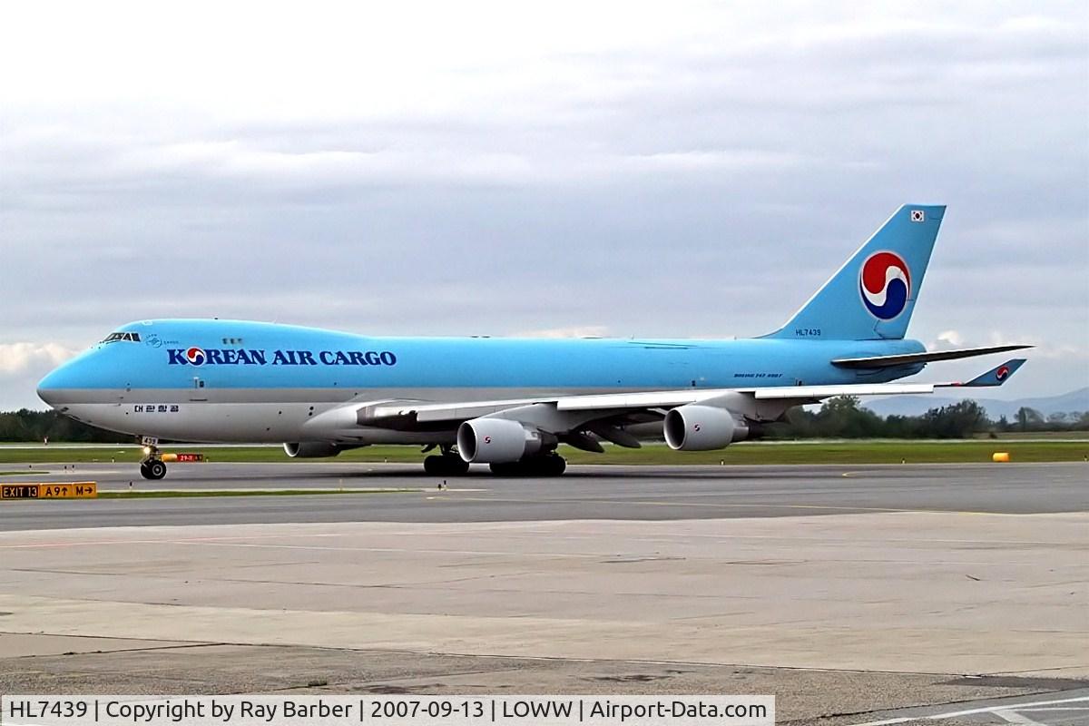 HL7439, 2003 Boeing 747-4B5F/SCD C/N 33516, Boeing 747-4B5ERF [33516] (Korean Air Cargo) Vienna-Schwechat~OE 13/09/2007. Taxiing for departure.
