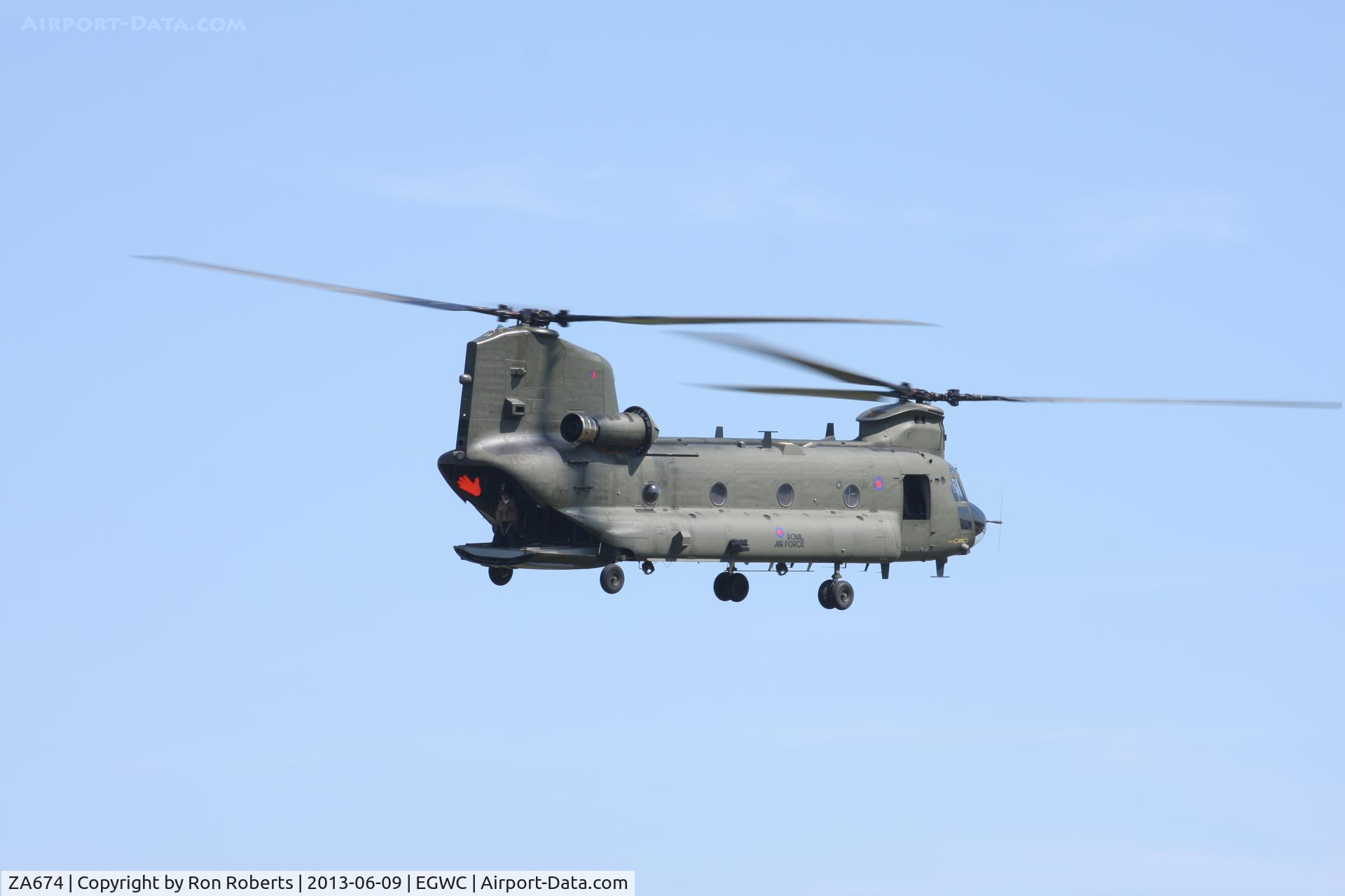 ZA674, Boeing Vertol Chinook HC.2 C/N M/A005/B-821/M7004, RAF Cosford Airshow