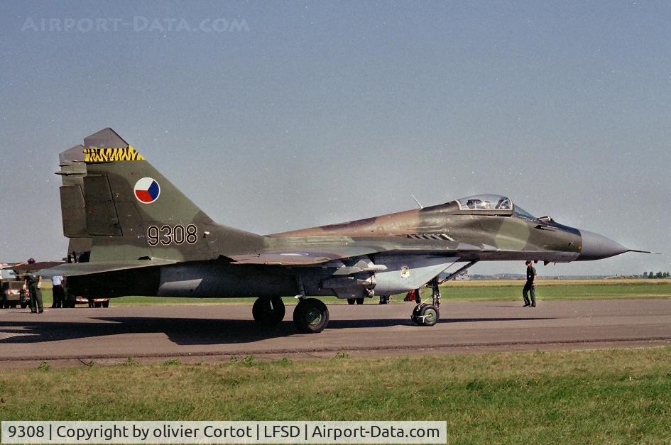 9308, Mikoyan-Gurevich MiG-29A C/N 263983, Then in czechoslovakian mrkgs, 1992