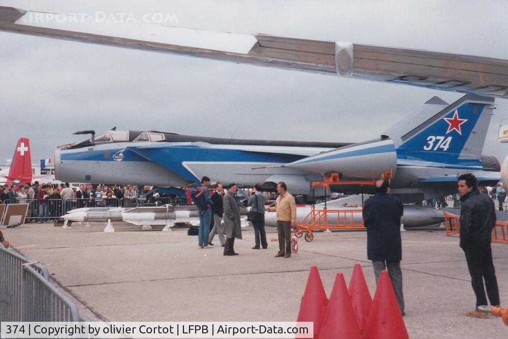 374, Mikoyan-Gurevich MiG-31 C/N N6970012149696, Paris airshow 1991