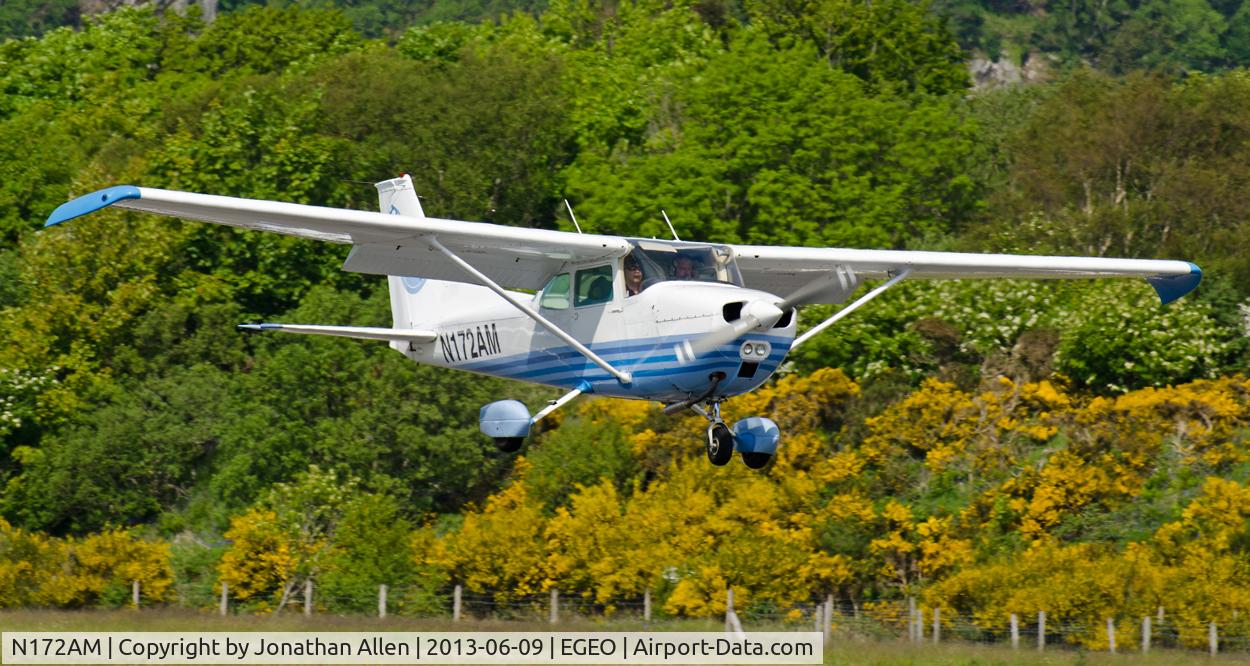 N172AM, 1975 Cessna 172M C/N 17264993, About to land at Oban Airport.