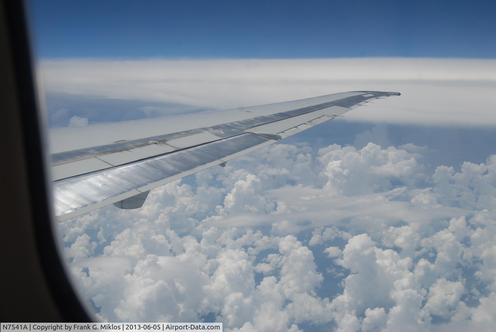 N7541A, 1990 McDonnell Douglas MD-82 (DC-9-82) C/N 49995, Photograph of wing from inside N7517A     MD-82.    Taken on a flight between PIT and DFW