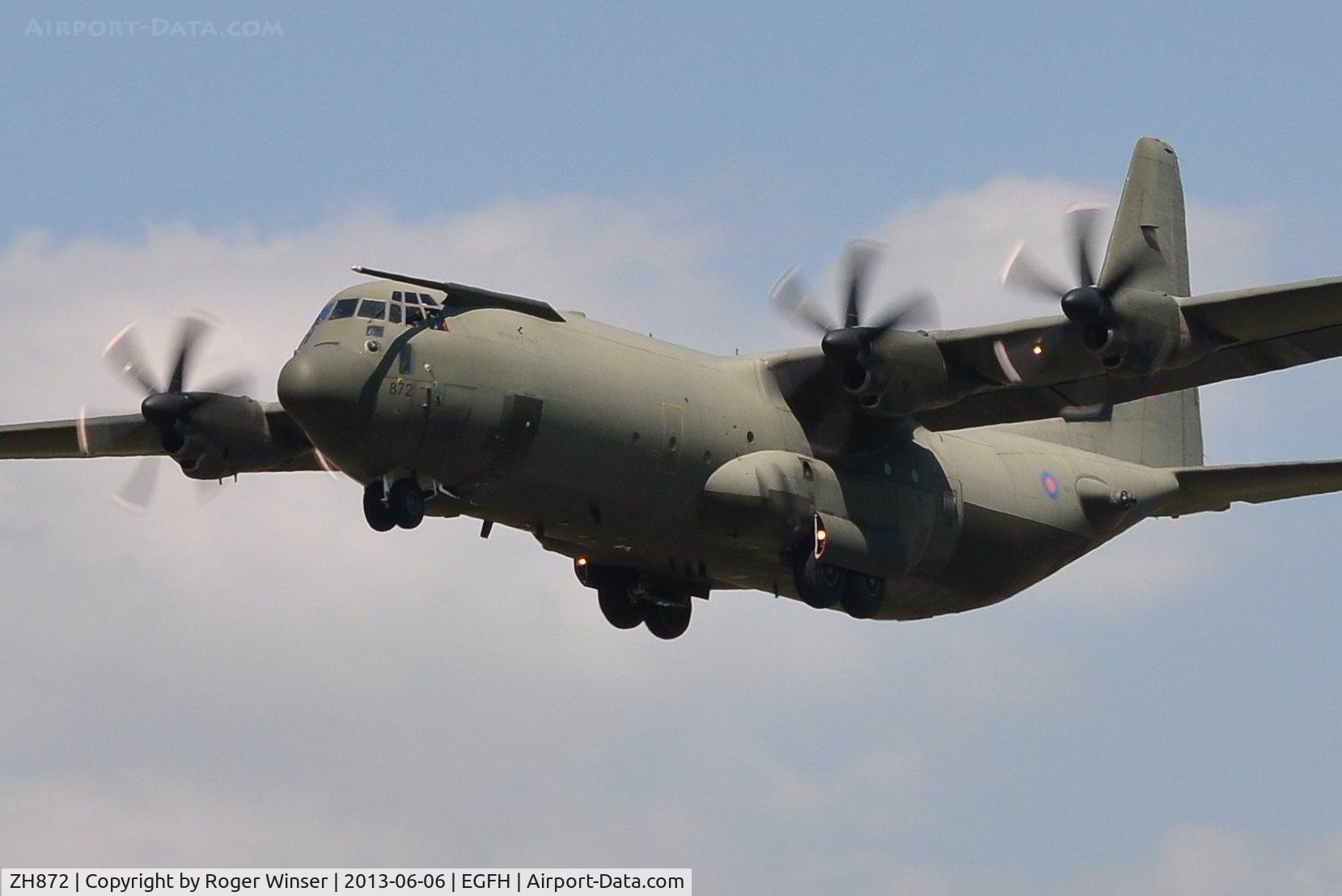ZH872, 1997 Lockheed Martin C-130J-30 Hercules C.4 C/N 382-5456, Hercules C.4 coded 872 of the RAF Brize Norton Transport Wing overshooting Runway 22.
