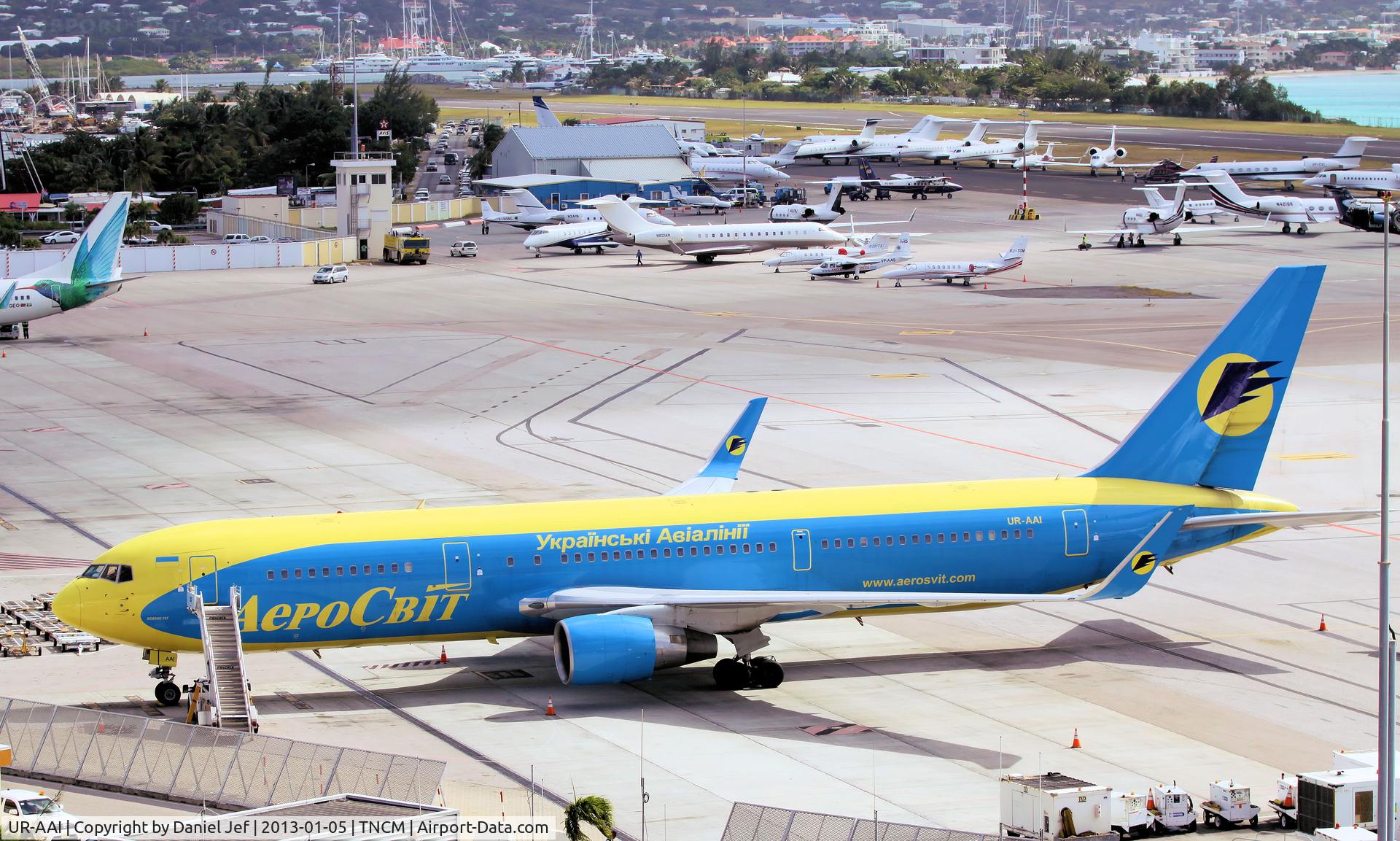 UR-AAI, 1992 Boeing 767-33A/ER C/N 25530, UR-AAI