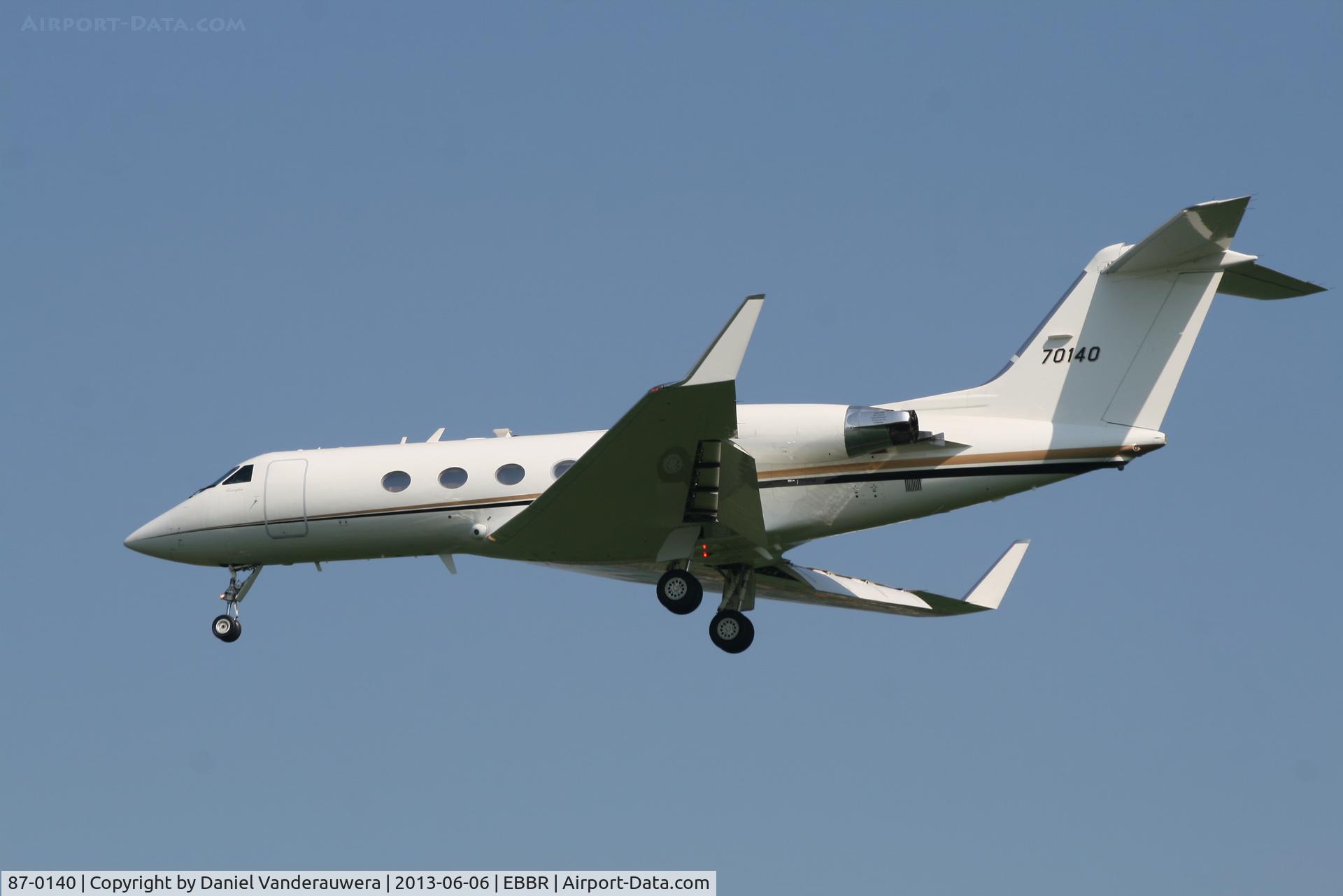 87-0140, Gulfstream Aerospace C-20E (Gulfstream III) C/N 498, Descending to RWY 25L