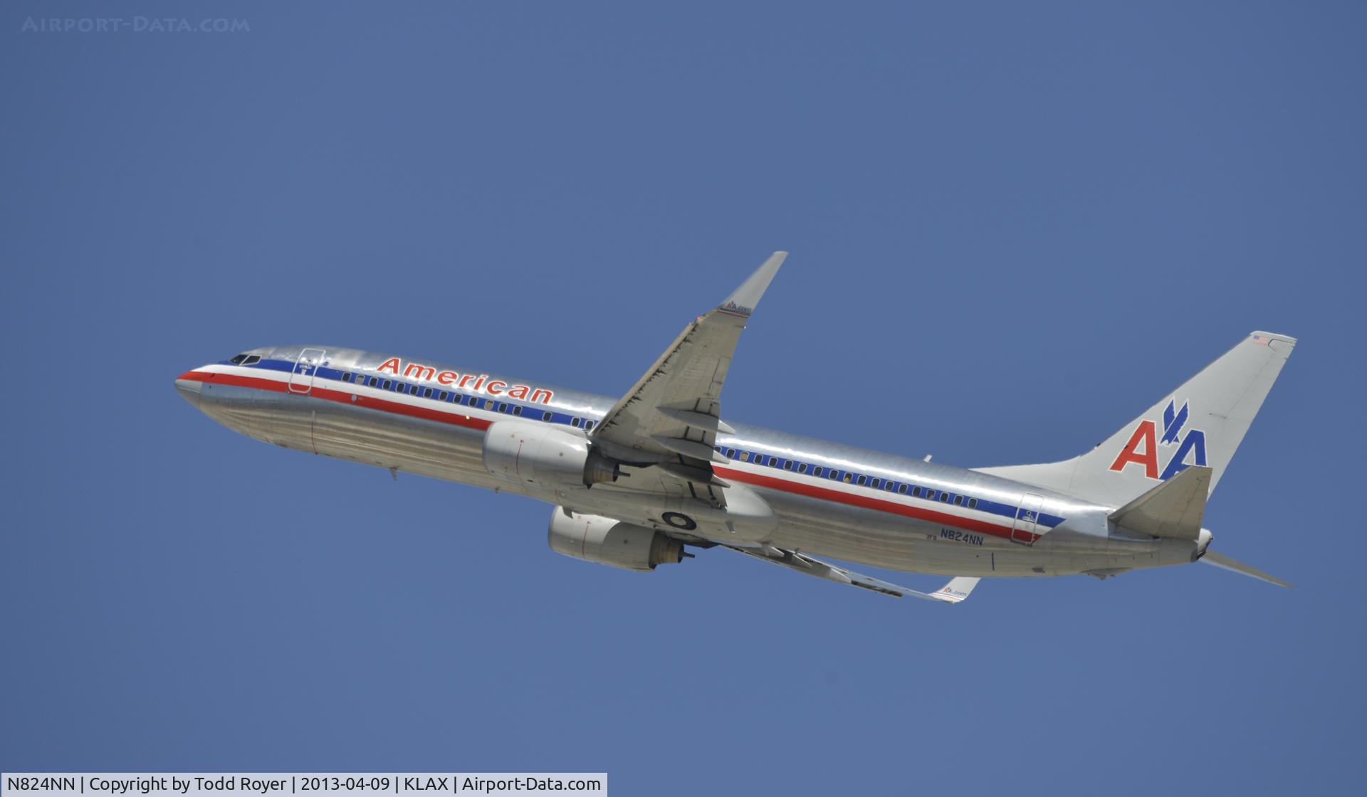 N824NN, 2010 Boeing 737-823 C/N 30916, Departing LAX