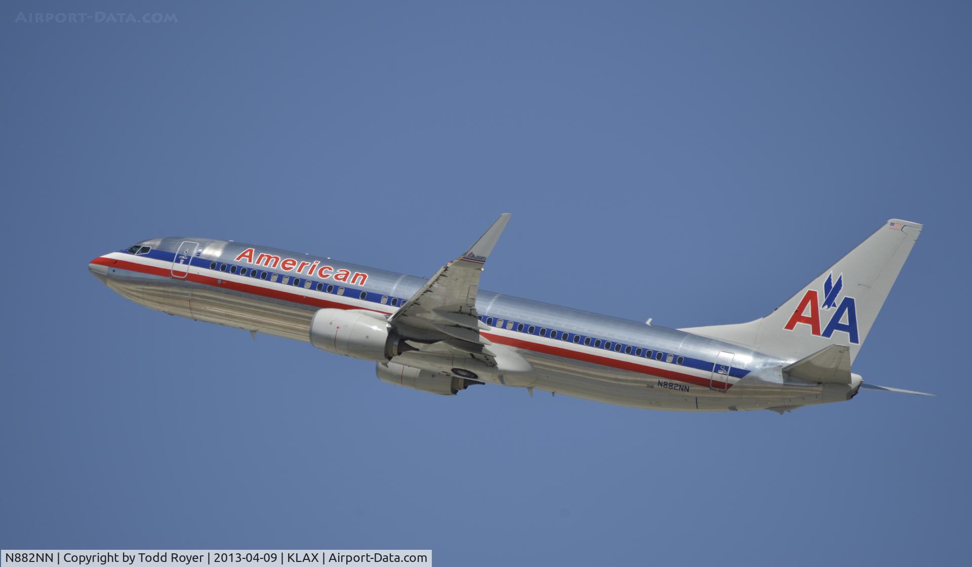 N882NN, 2011 Boeing 737-823 C/N 33221, Departing LAX