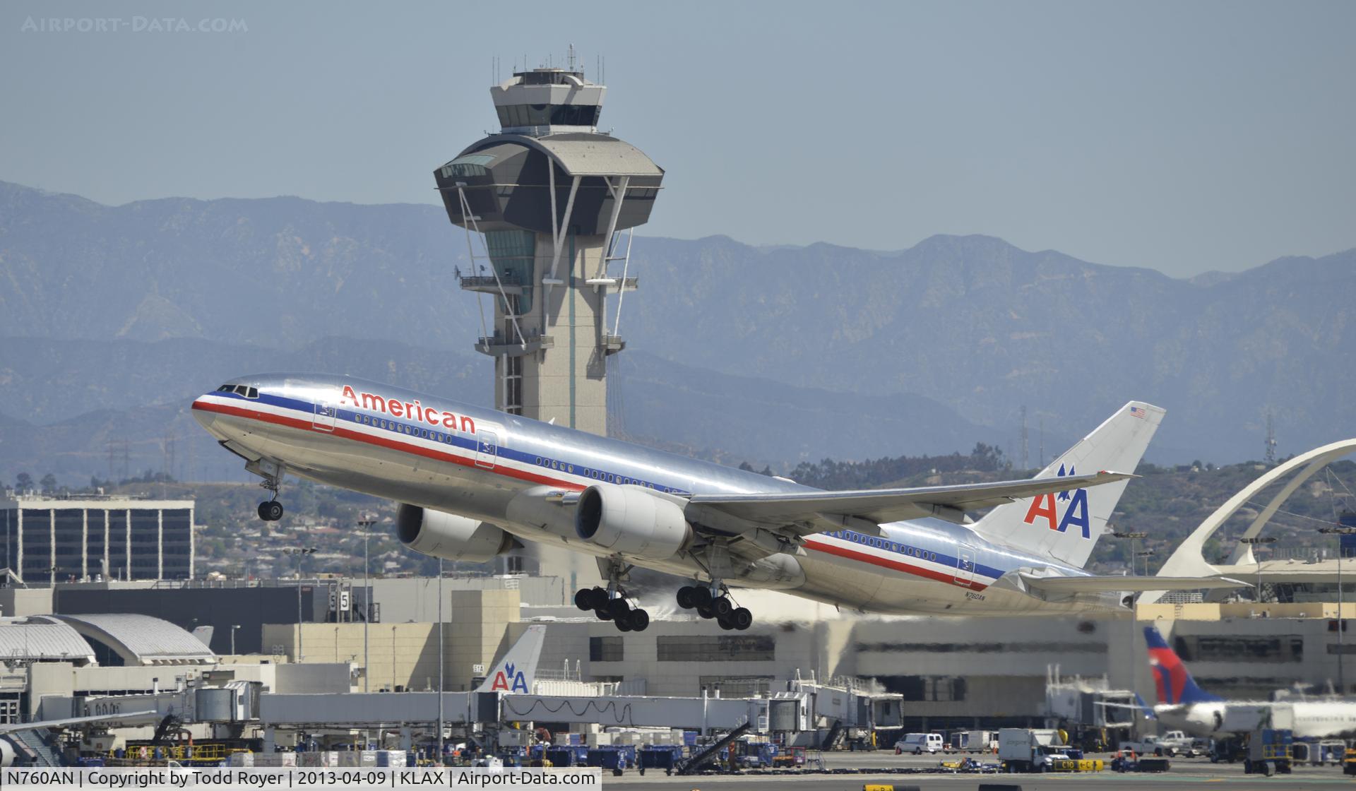 N760AN, 2002 Boeing 777-223 C/N 31477, Departing LAX