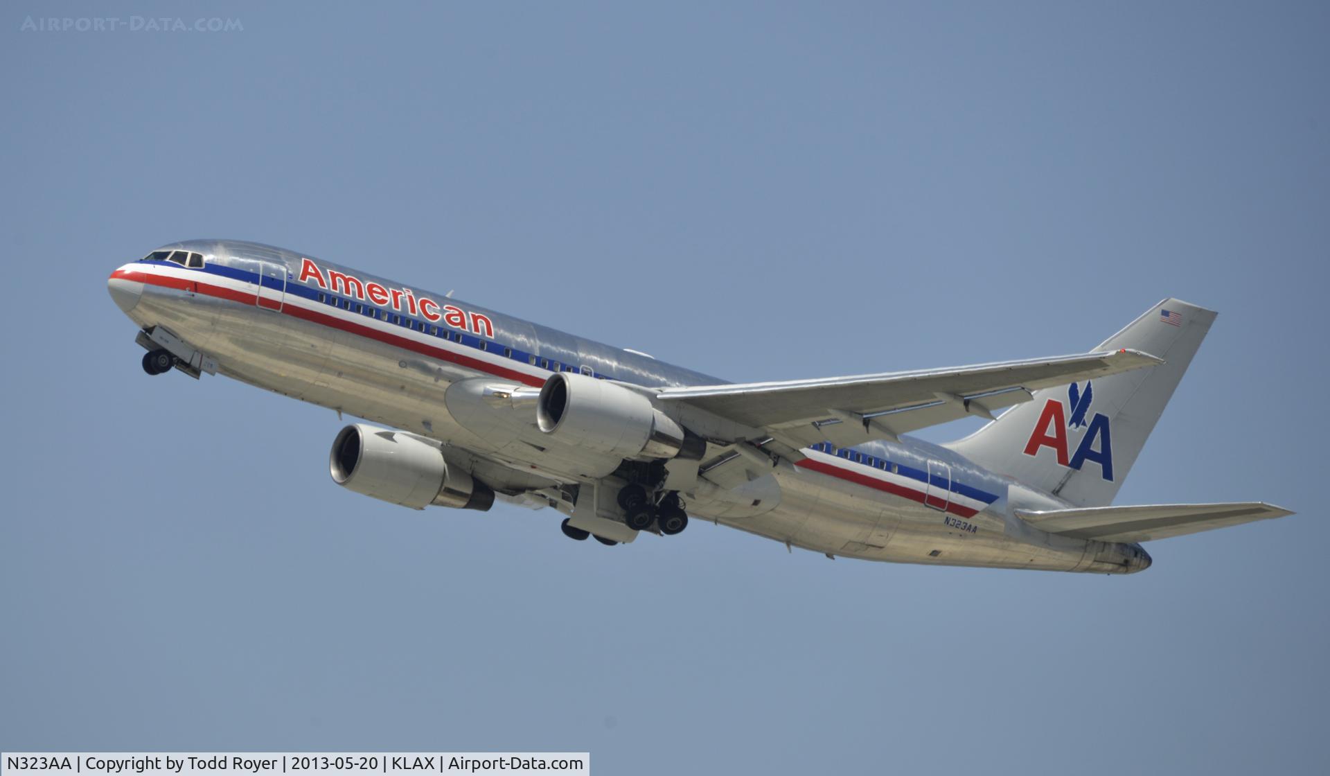 N323AA, Boeing 767-223 C/N 22324, Departing LAX