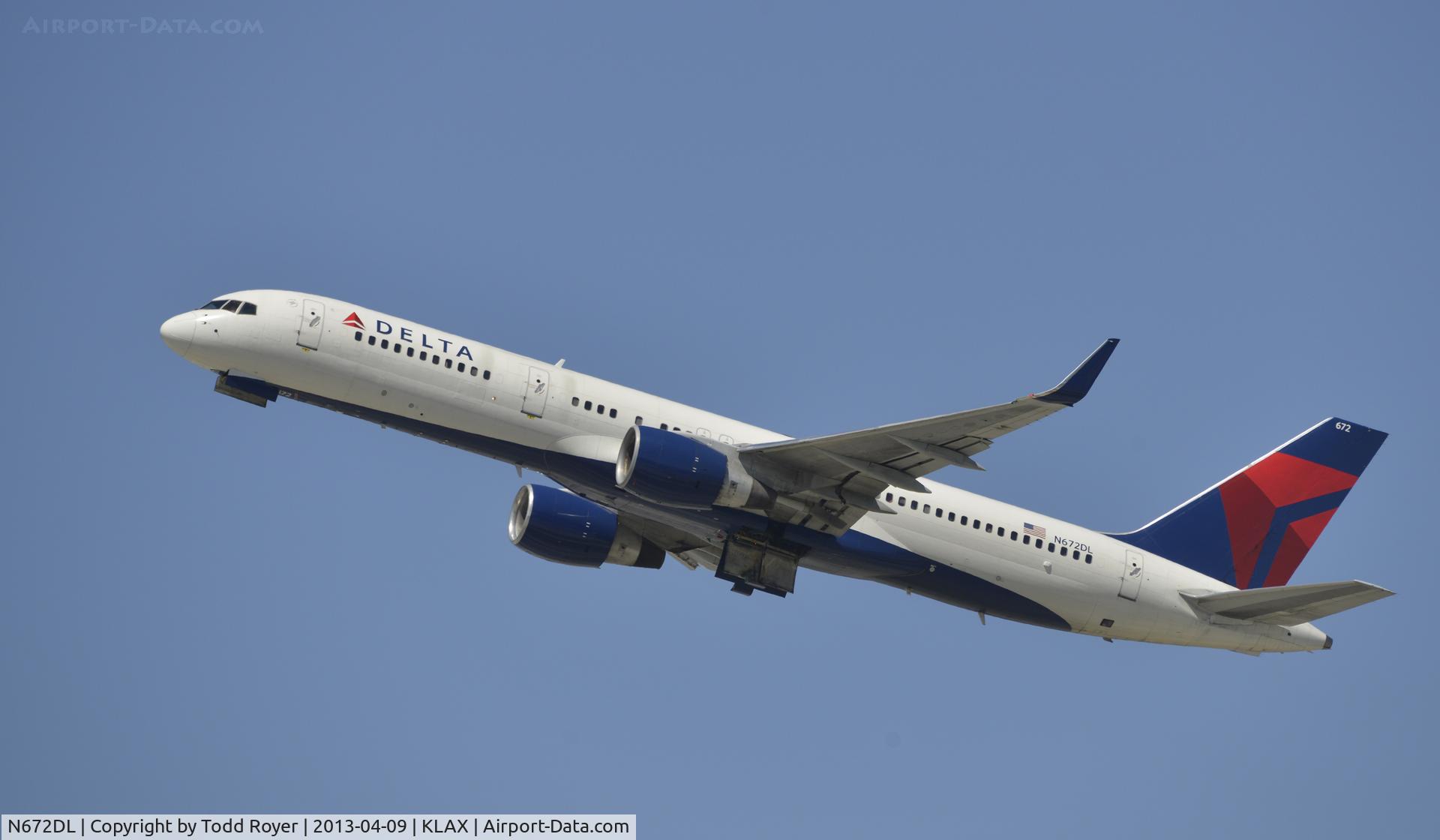 N672DL, 1992 Boeing 757-232 C/N 25977, Departing LAX