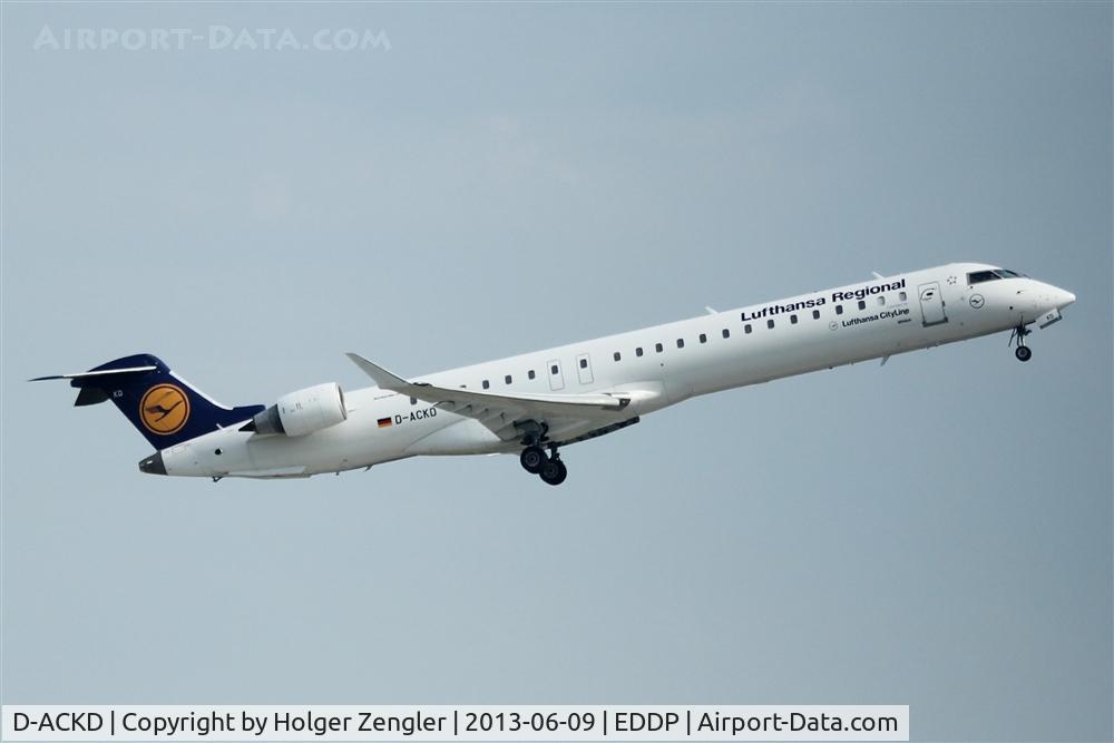 D-ACKD, 2006 Bombardier CRJ-900LR (CL-600-2D24) C/N 15080, Take off of MUC shuttle....