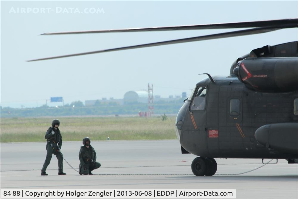 84 88, Sikorsky (VFW-Fokker) CH-53G C/N V65-086, Crew members at start up ceremony...