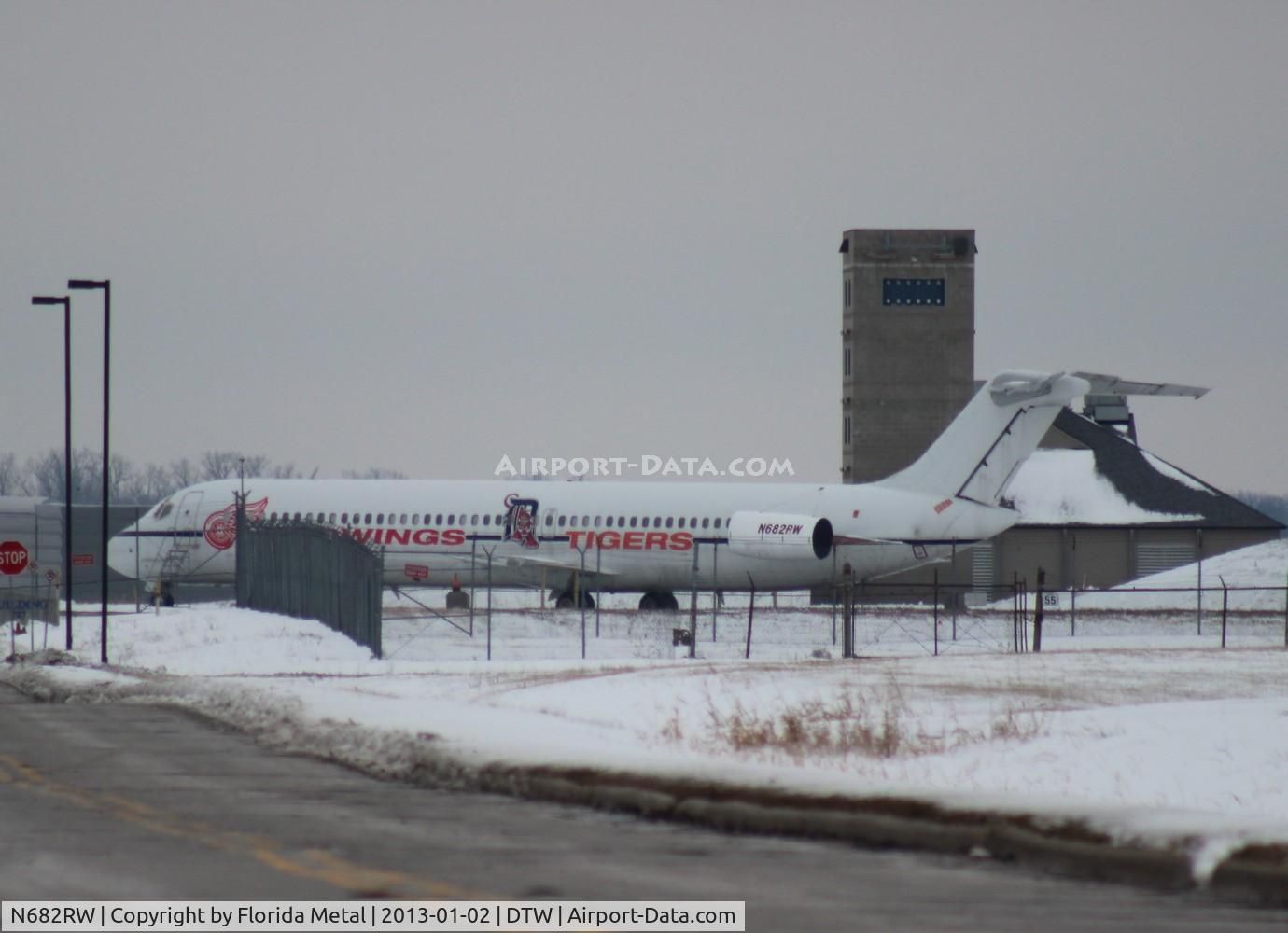 N682RW, 1977 McDonnell Douglas DC-9-51 C/N 47733, Former Detroit Redwings and Tigers DC-9