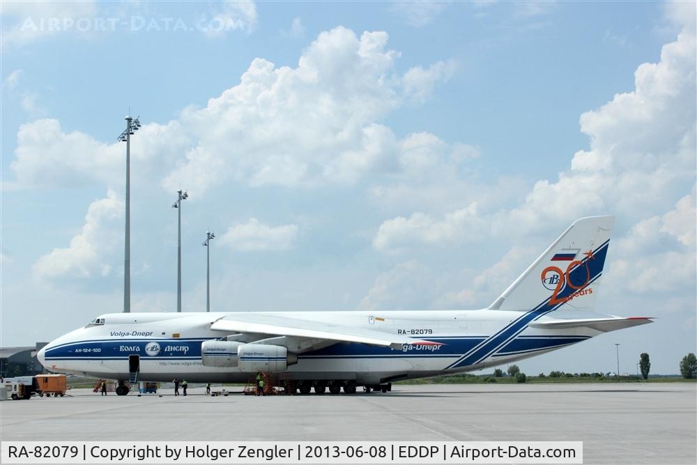 RA-82079, 2000 Antonov An-124-100 Ruslan C/N 9773052062157/0801, I´ve never made a pic of an AN 124 from this place before....
