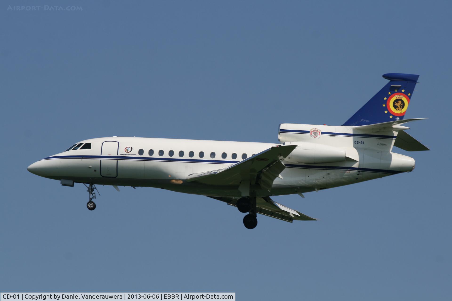 CD-01, 1991 Dassault Falcon 900B C/N 109, Arrival to RWY 25L