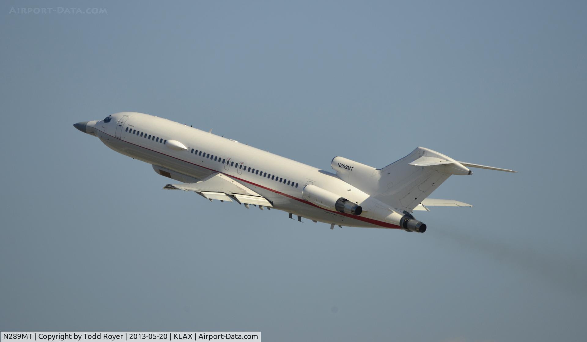 N289MT, 1981 Boeing 727-223 C/N 22467, Smokey departure from LAX