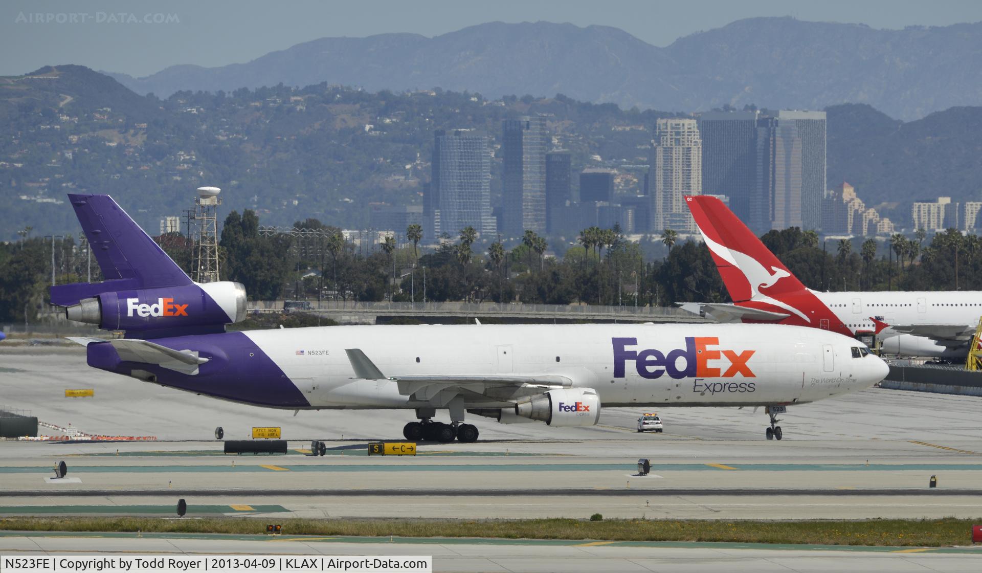 N523FE, 1993 McDonnell Douglas MD-11F C/N 48479, Taxiing at LAX