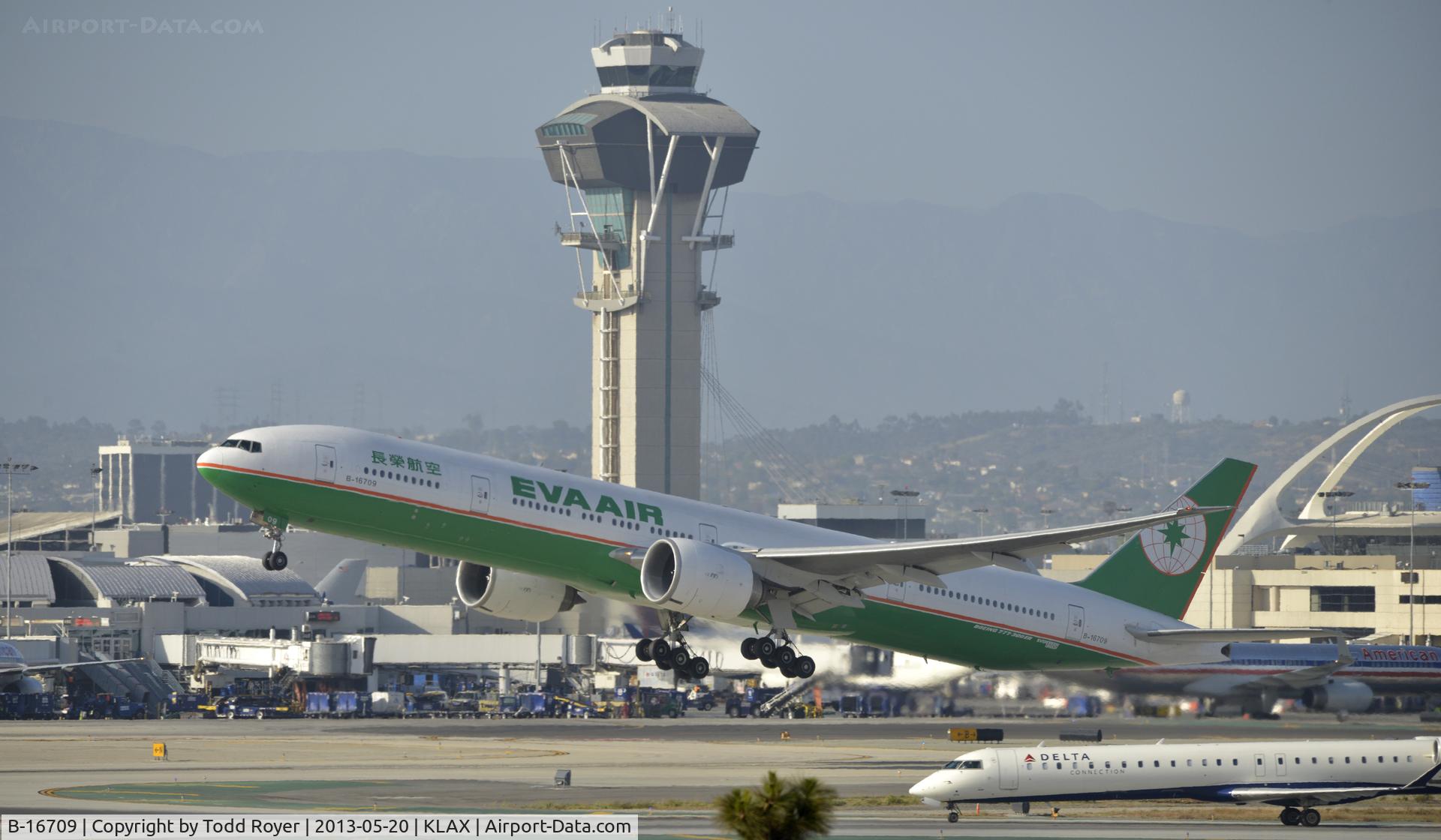 B-16709, 2007 Boeing 777-35E/ER C/N 33753, Departing LAX