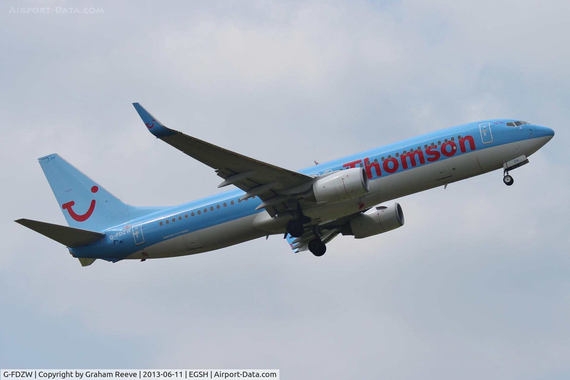 G-FDZW, 2011 Boeing 737-8K5 C/N 37254, Just taken off.