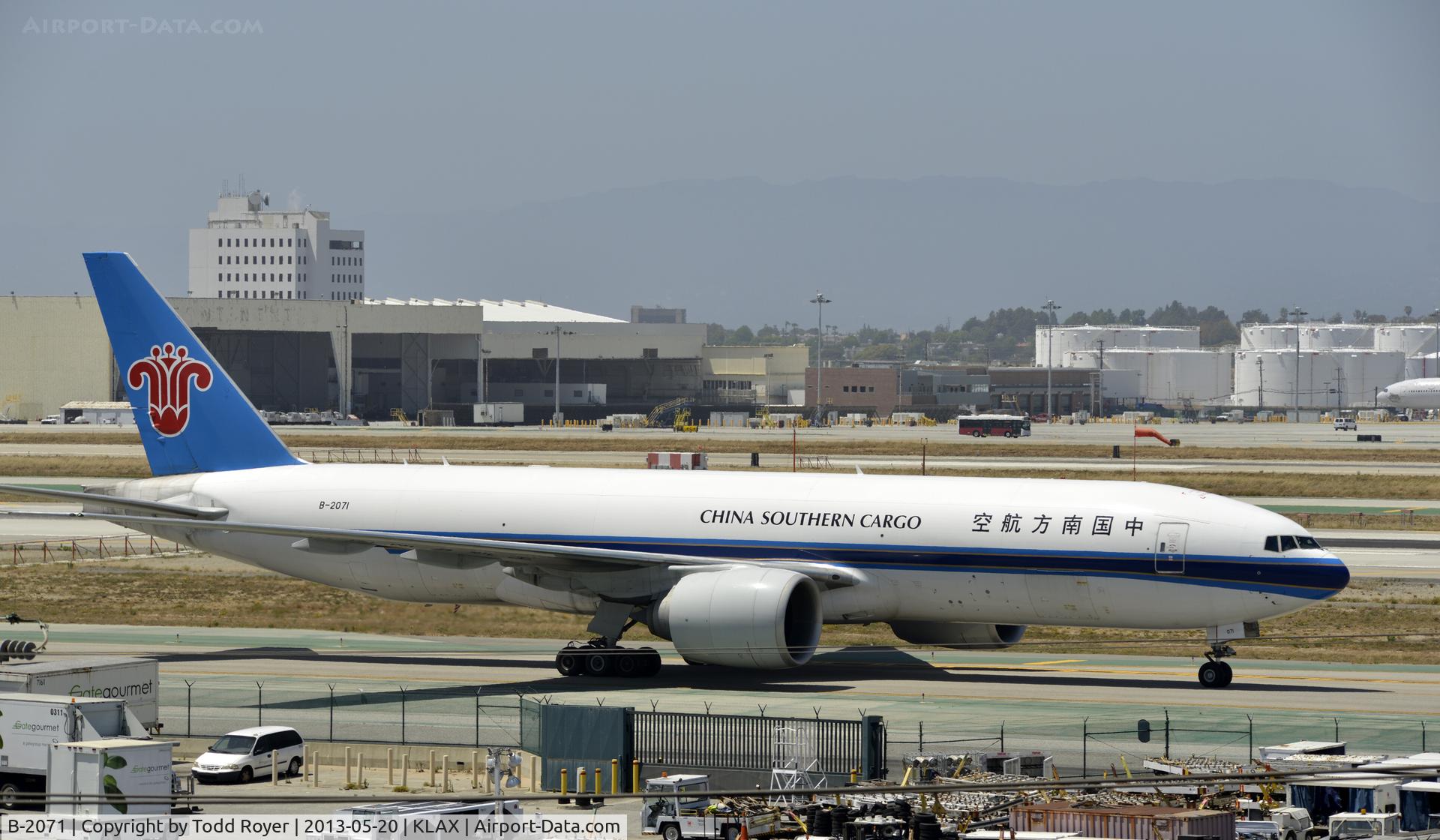 B-2071, 2009 Boeing 777-F1B C/N 37309, Taxiing to parking at LAX