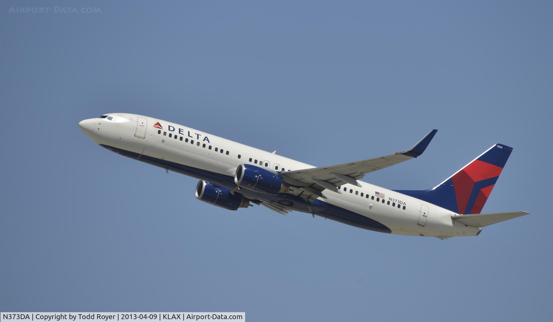 N373DA, 1998 Boeing 737-832 C/N 29621, Departing LAX