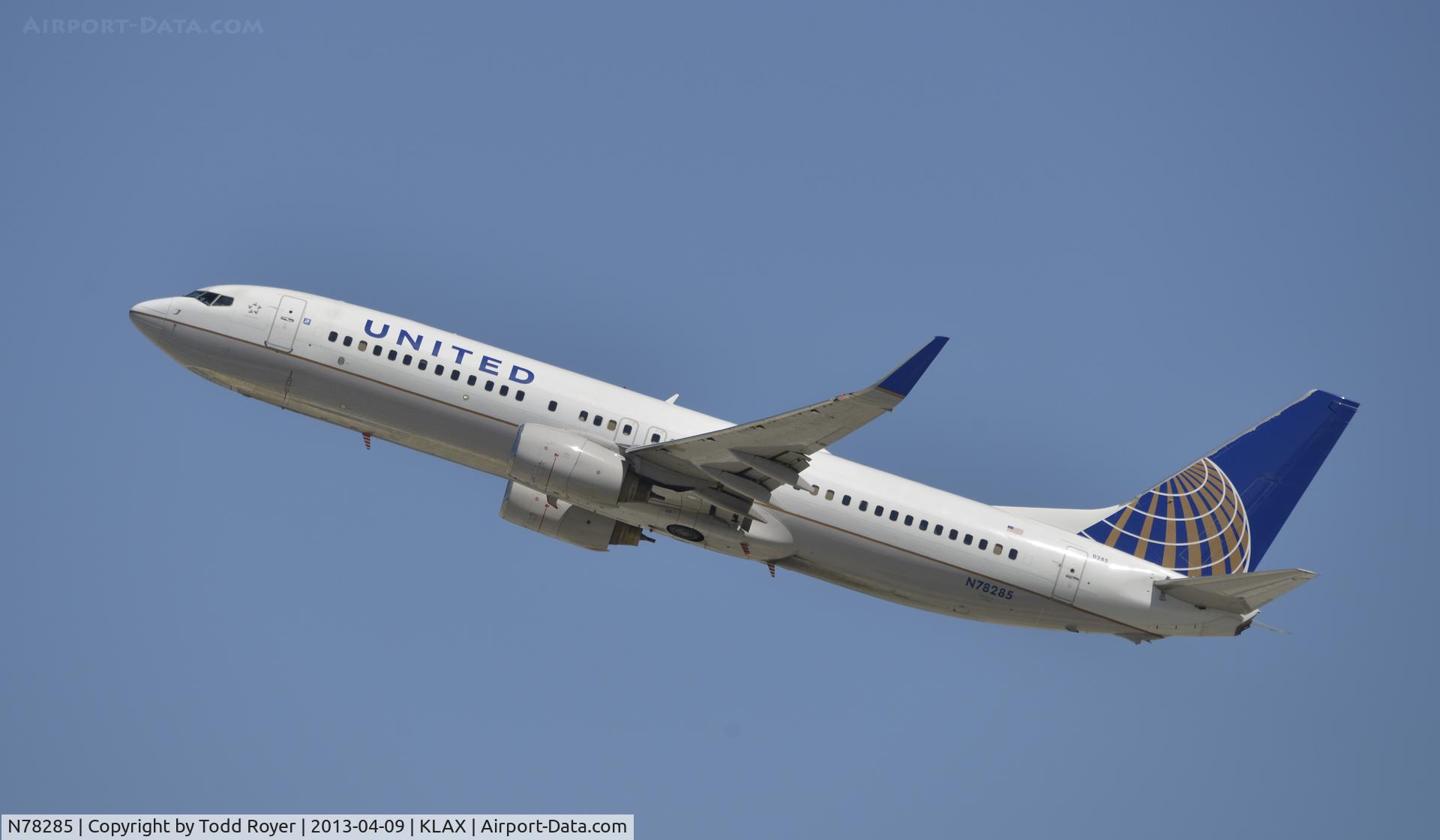 N78285, 2004 Boeing 737-824 C/N 33452, Departing LAX