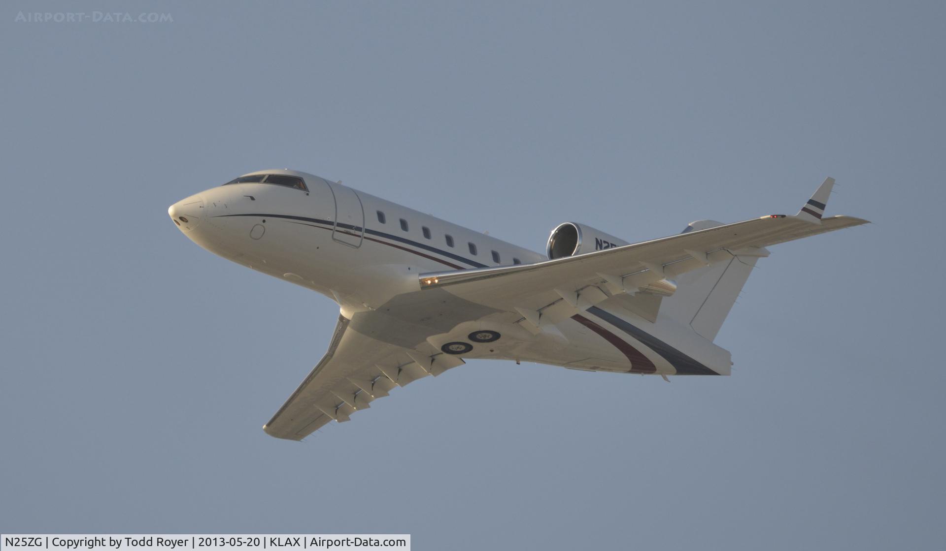 N25ZG, 2002 Bombardier Challenger 604 (CL-600-2B16) C/N 5536, Departing LAX