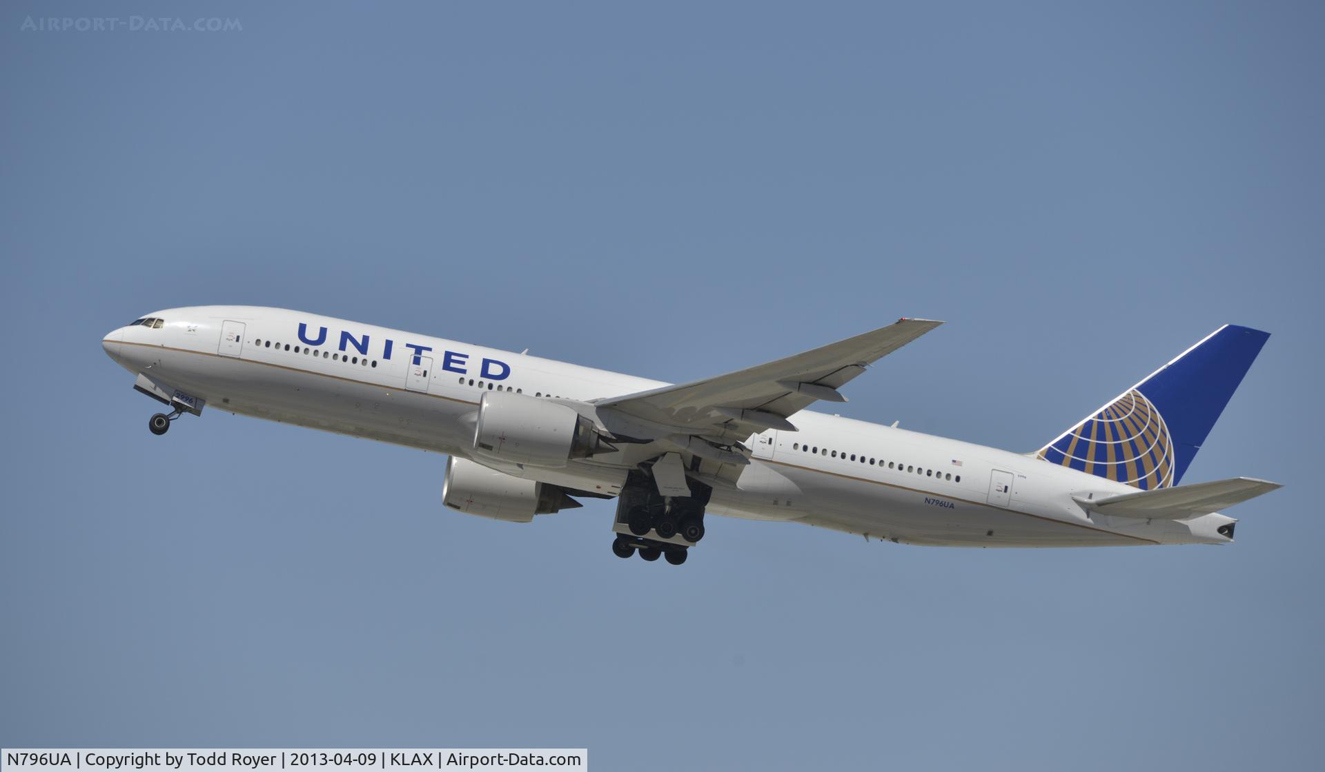 N796UA, 1998 Boeing 777-222 C/N 26931, Departing LAX