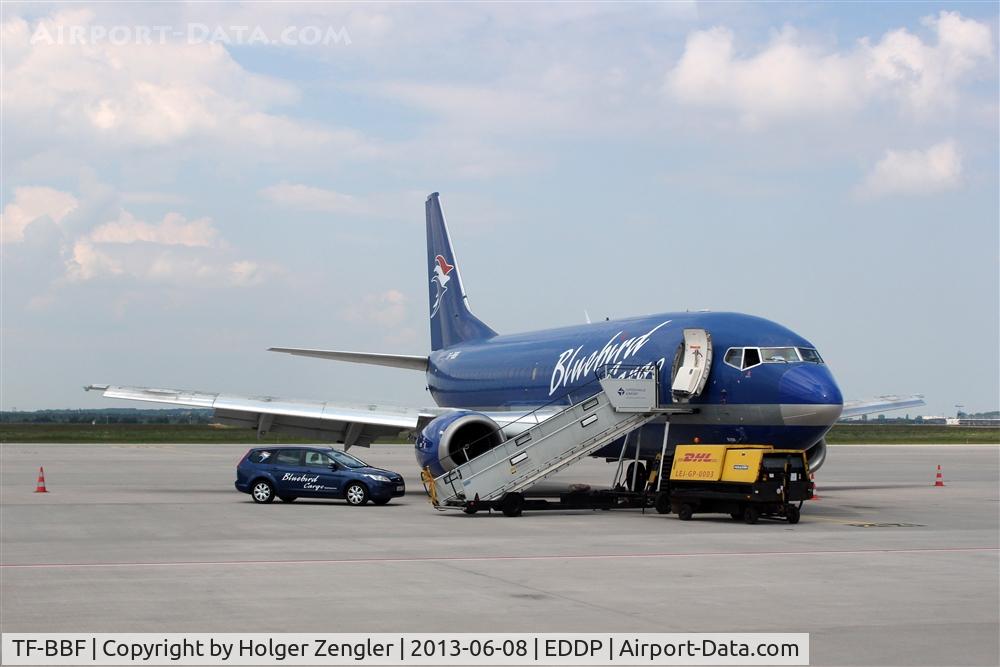 TF-BBF, 1992 Boeing 737-36E(SF) C/N 25264, The car suited to the aircraft - what a wonderful Bluebird moment....