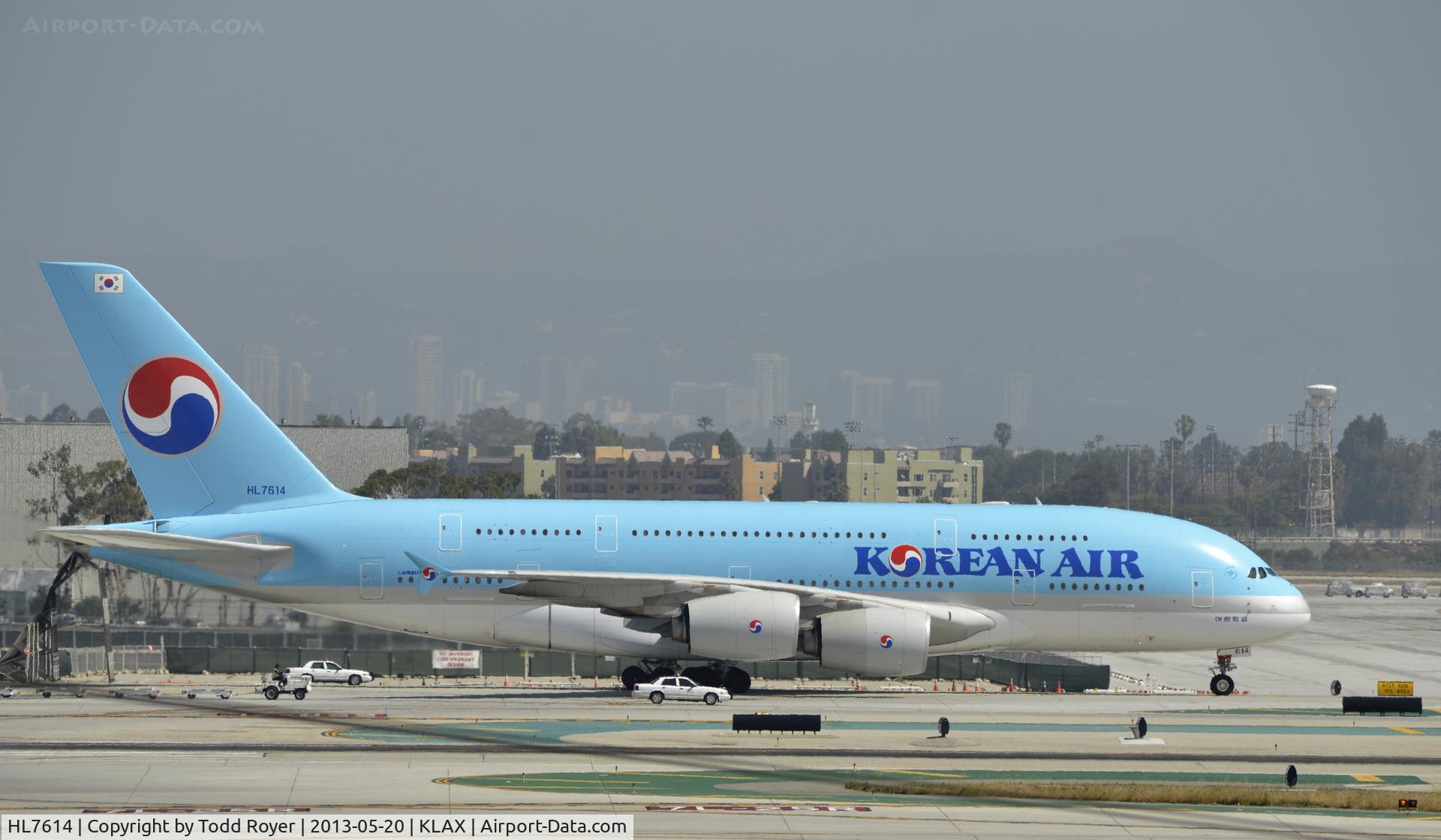 HL7614, 2011 Airbus A380-861 C/N 068, Taxiing to gate at LAX