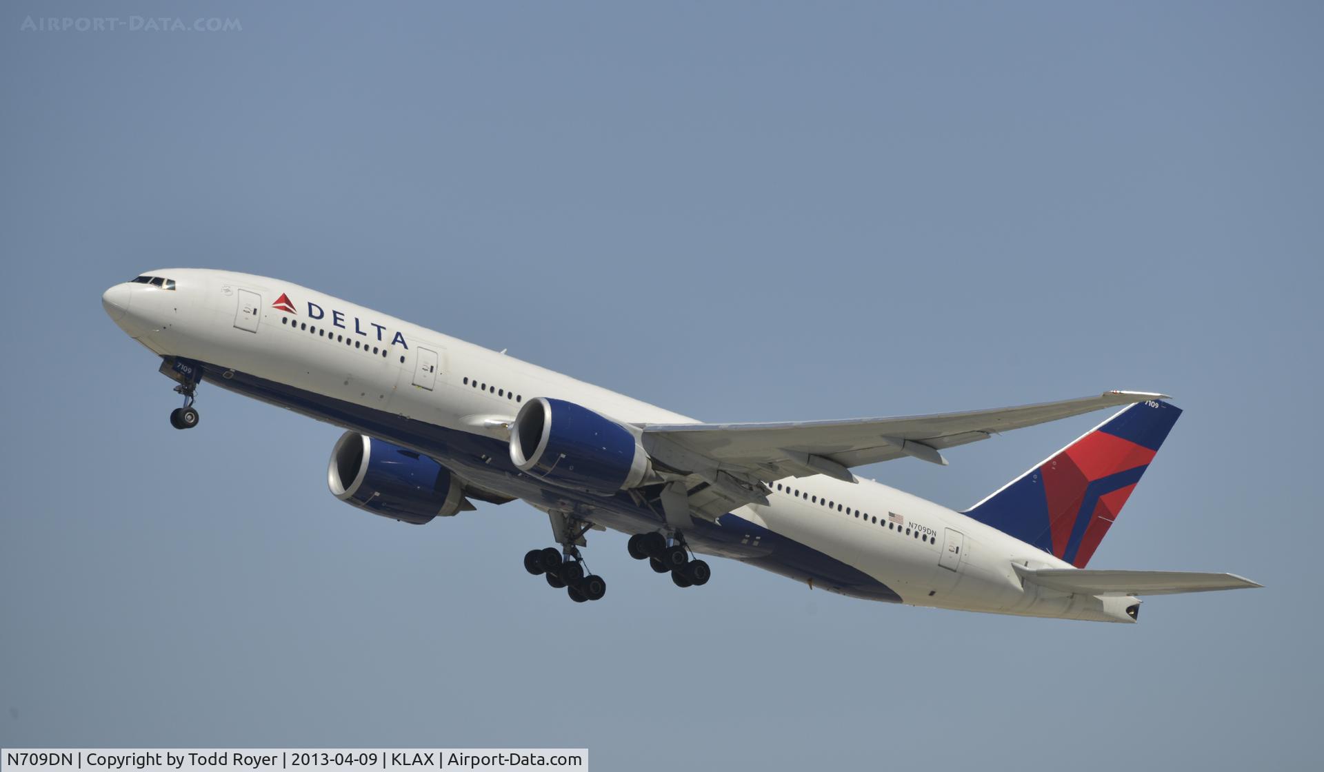 N709DN, 2010 Boeing 777-232/LR C/N 40559, Departing LAX