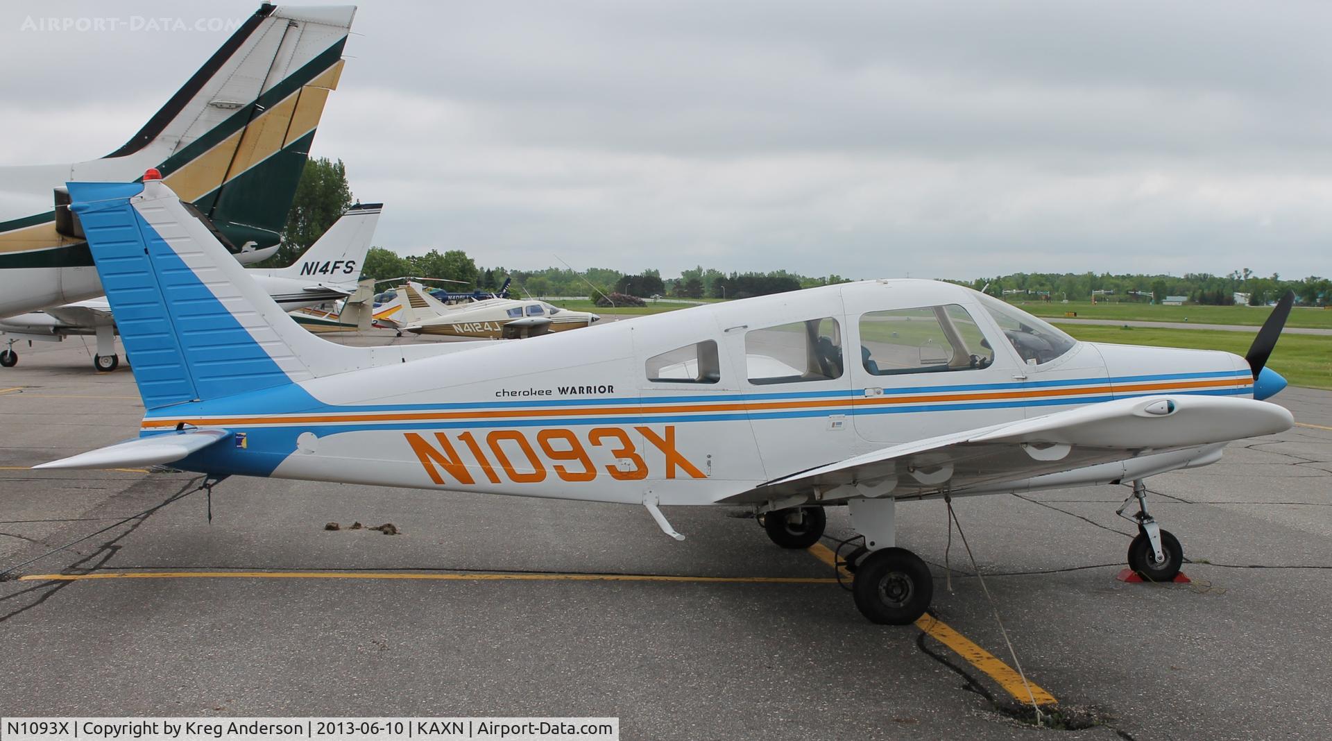 N1093X, 1975 Piper PA-28-151 C/N 28-7515386, Piper PA-28-151 Cherokee on the line.