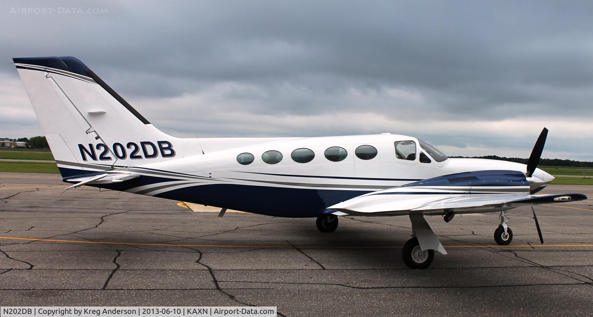 N202DB, 1978 Cessna 421C Golden Eagle C/N 421C0488, Cessna 421C Golden Eagle on the ramp.