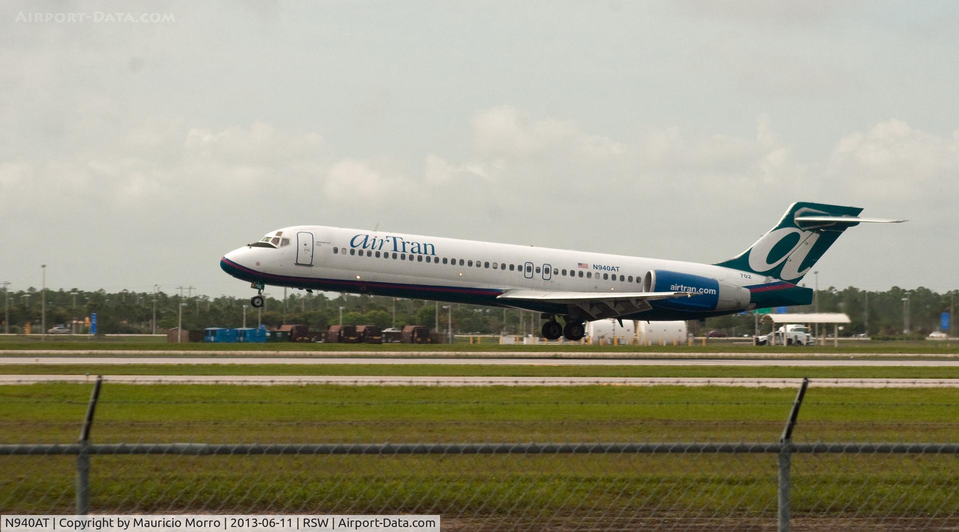 N940AT, 1999 Boeing 717-2BD C/N 55004, Landing at RWY 6
