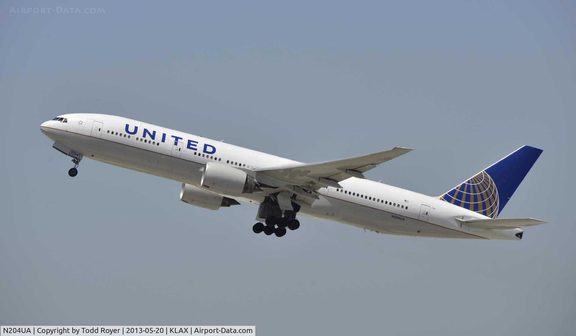N204UA, 1999 Boeing 777-222/ER C/N 28713, Departing LAX