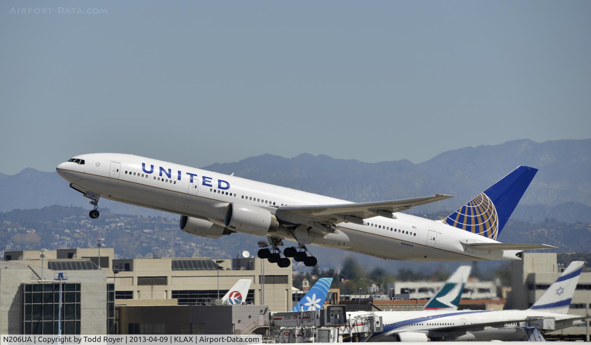N206UA, 1999 Boeing 777-222/ER C/N 30212, Departing LAX