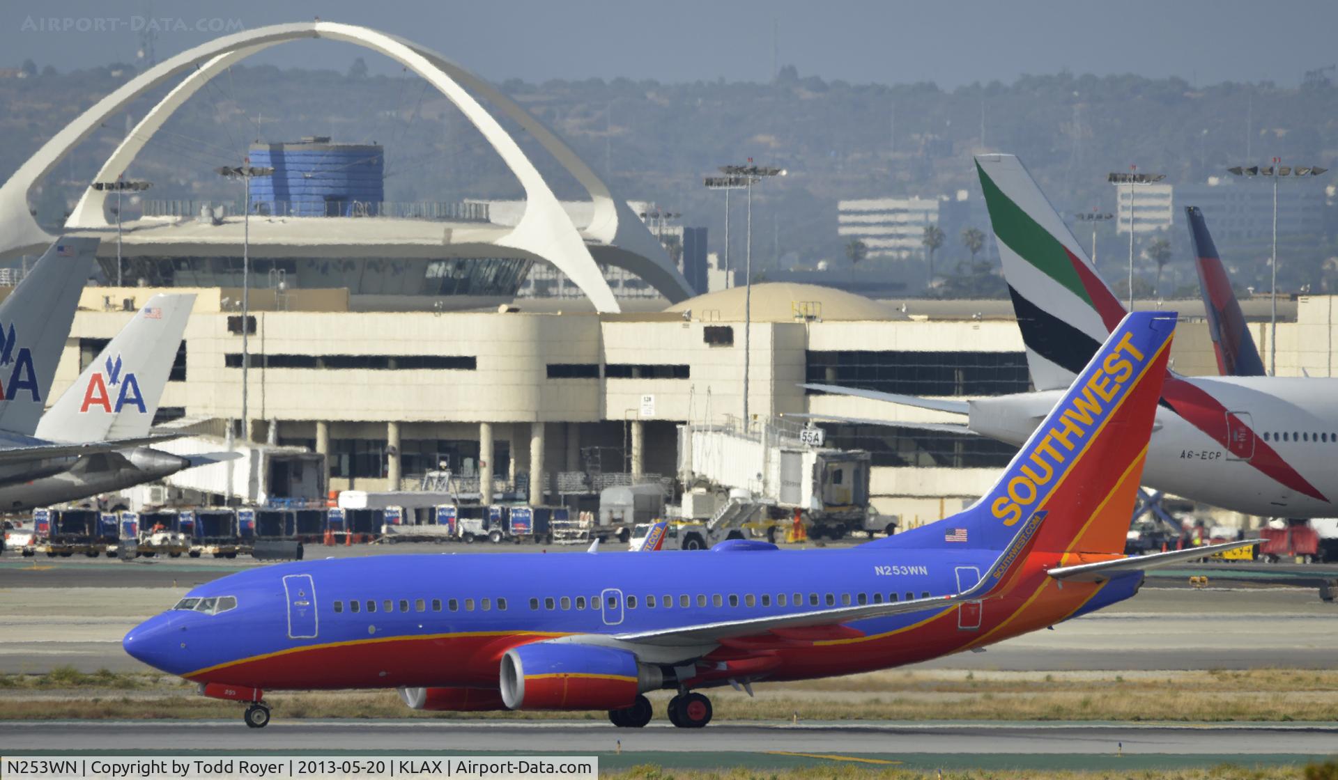 N253WN, 2006 Boeing 737-7H4 C/N 32511, Arriving at LAX