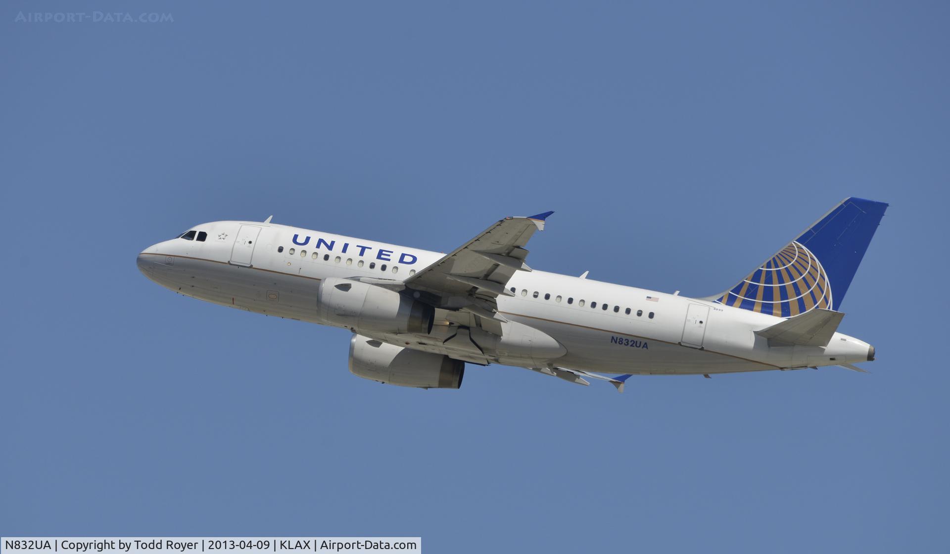 N832UA, 2000 Airbus A319-131 C/N 1321, Departing LAX