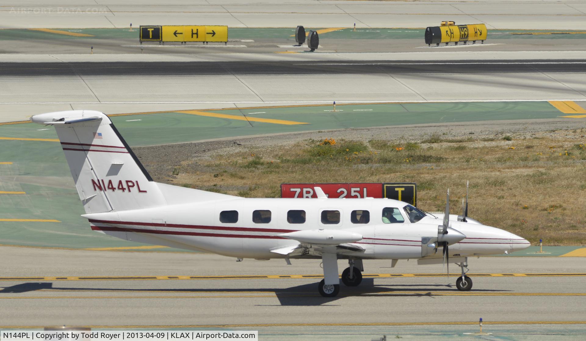 N144PL, 1985 Piper PA-42-1000 Cheyenne IV C/N 42-5527014, Taxiing to parking