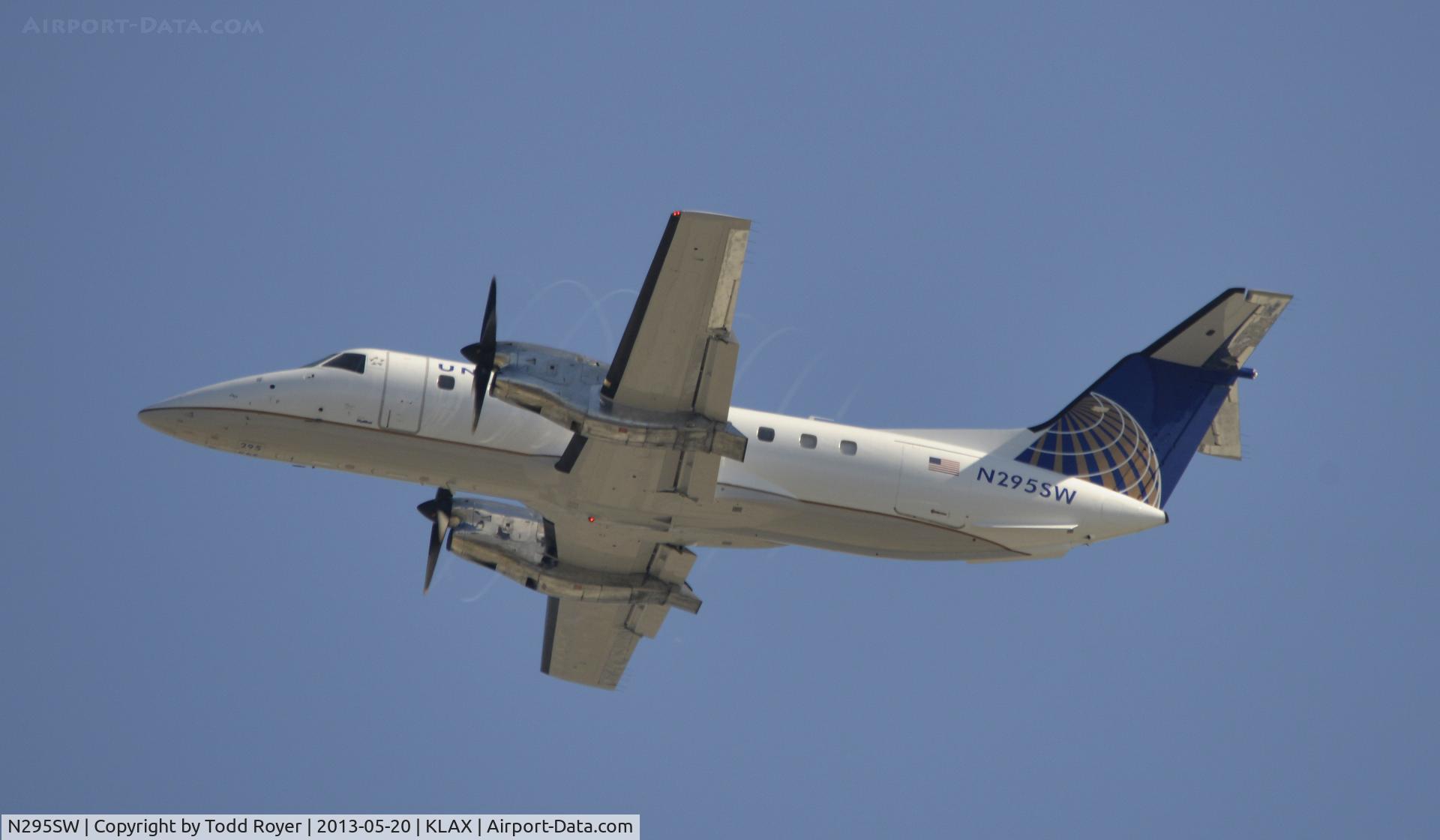 N295SW, 1996 Embraer EMB-120ER Brasilia C/N 120.322, Departing LAX