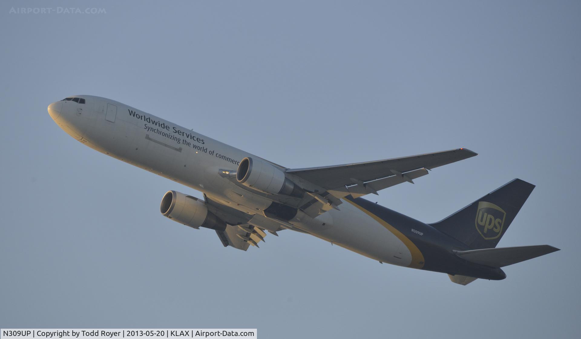 N309UP, 1996 Boeing 767-34AF C/N 27740, Departing LAX