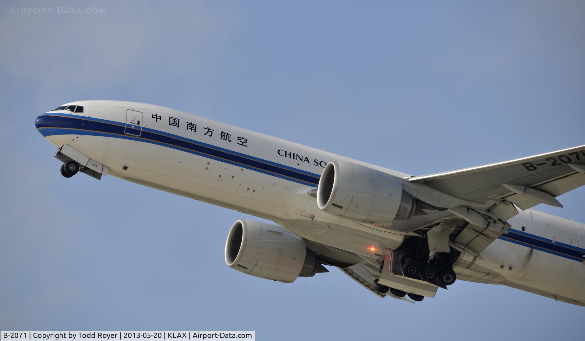 B-2071, 2009 Boeing 777-F1B C/N 37309, Departing LAX